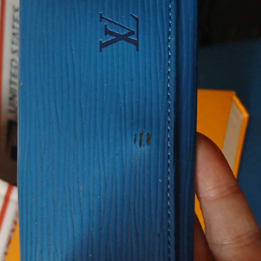 Louis Vuitton vintage blue epi 4 key holder - Picture 4 of 6
